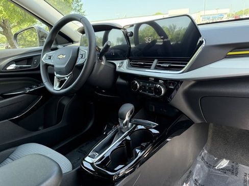 New 2025 Chevrolet Trax LT w/ Driver Confidence Package image 12
