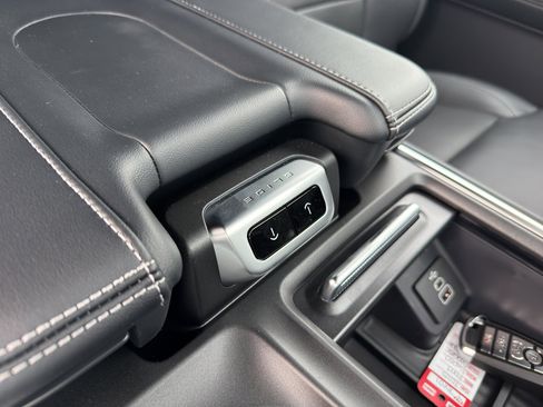 New 2025 Ford Expedition Platinum w/ Stealth Performance Package AWD/4WD image 13