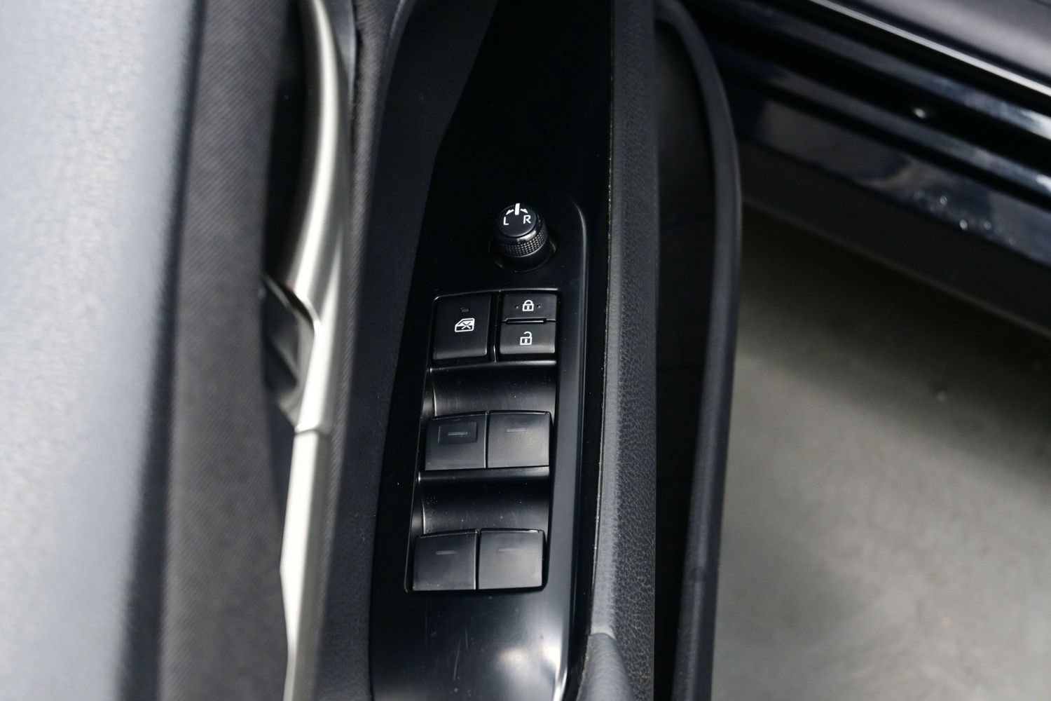 Used 2025 Toyota Camry LE FWD image 10