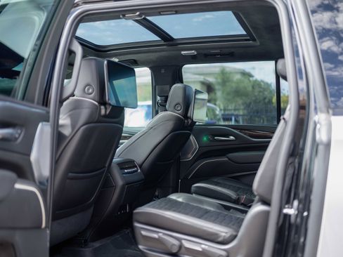 Used 2023 Cadillac Escalade ESV Sport Platinum w/ LPO, ONYX Package AWD/4WD image 10