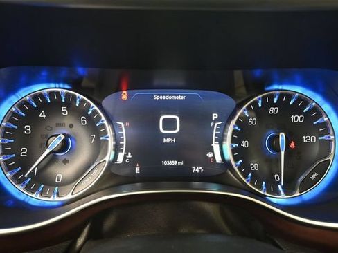Used 2020 Chrysler Pacifica Limited FWD image 31