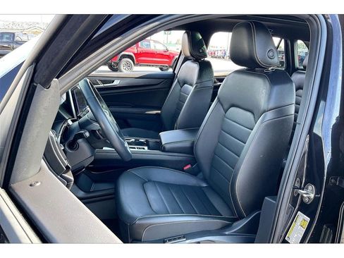 Used 2025 Volkswagen Atlas Cross Sport SEL R-Line AWD/4WD image 27