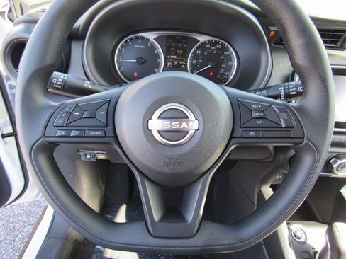 New 2025 Nissan Kicks Play S image 18