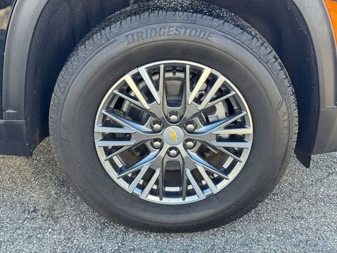 New 2025 Chevrolet Traverse LT image 11