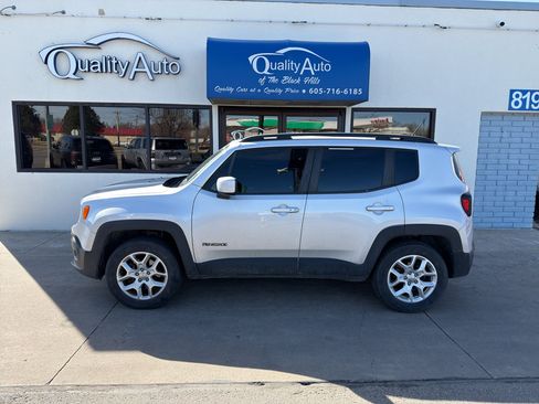 Used 2016 Jeep Renegade Latitude w/ Cold Weather Group image 1