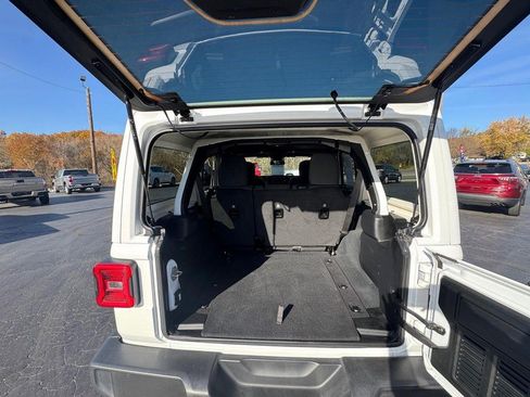 Used 2024 Jeep Wrangler Unlimited Sahara image 11
