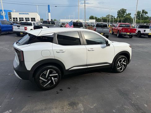 Used 2025 Nissan Kicks SV FWD image 5