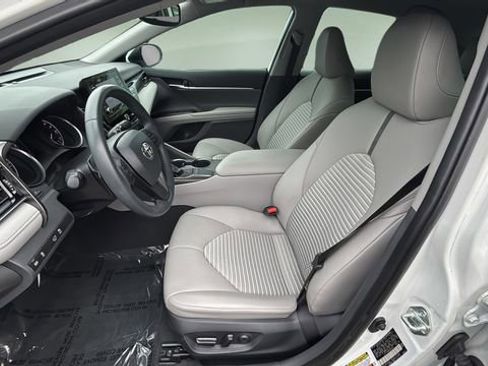 Used 2022 Toyota Camry SE w/ Convenience Package FWD image 18