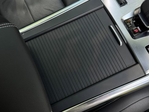 Used 2021 Jaguar XF R-Dynamic SE image 31