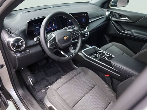 Used 2026 Chevrolet Equinox LT FWD image 12