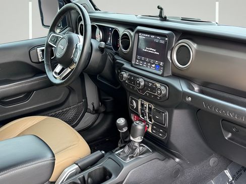 Used 2018 Jeep Wrangler Unlimited Rubicon AWD/4WD image 13