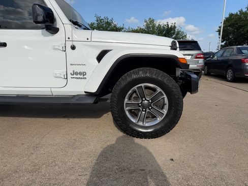 Used 2019 Jeep Wrangler Unlimited Sahara image 6