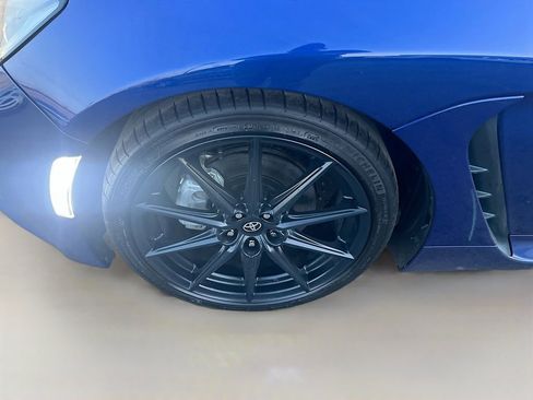 Used 2023 Toyota GR86 Premium w/ ALL Weather Mat Package (TMS) image 29