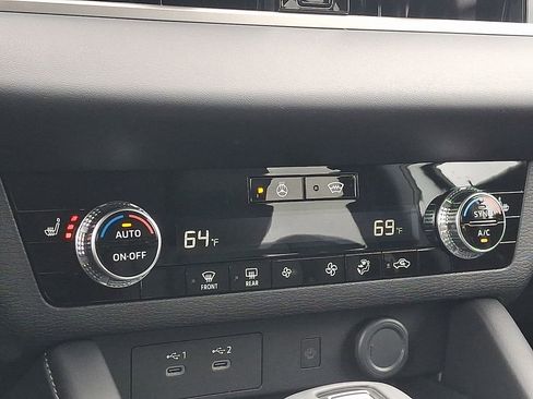 New 2026 Mitsubishi Outlander SE image 8