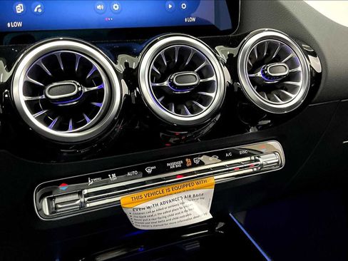 New 2025 Mercedes-Benz GLA 35 AMG AMG GLA 35 image 18