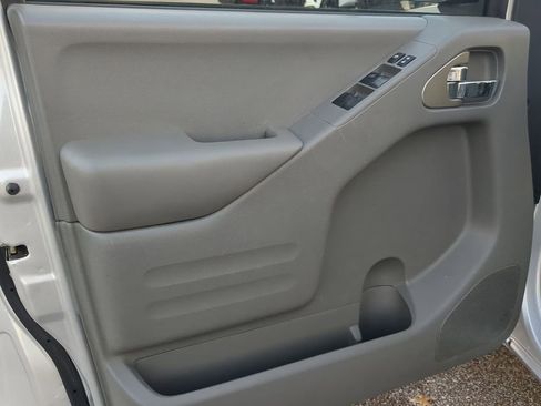 Used 2019 Nissan Frontier SV image 19