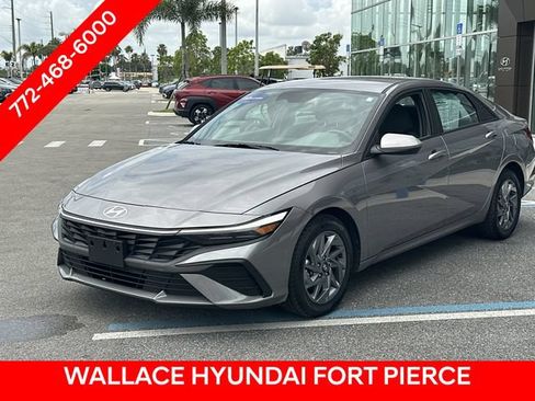 Used 2024 Hyundai Elantra SEL FWD image 3