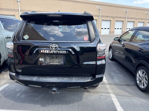 Used 2019 Toyota 4Runner SR5 AWD/4WD image 8