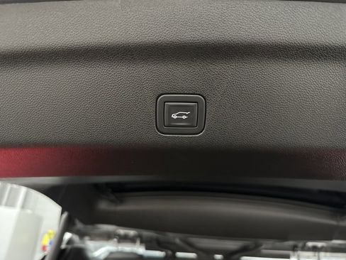 Used 2024 GMC Yukon AT4 w/ Technology Package image 39