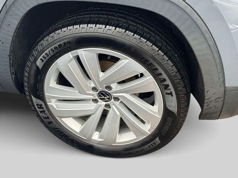 Used 2020 Volkswagen Atlas Cross Sport SE w/ Panoramic Sunroof Package image 10