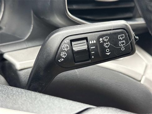 Used 2022 Ford Explorer XLT w/ Equipment Group 202A image 23