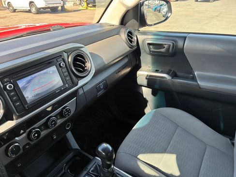 Used 2016 Toyota Tacoma SR5 w/ SR5 Appearance Package (SN) AWD/4WD image 19