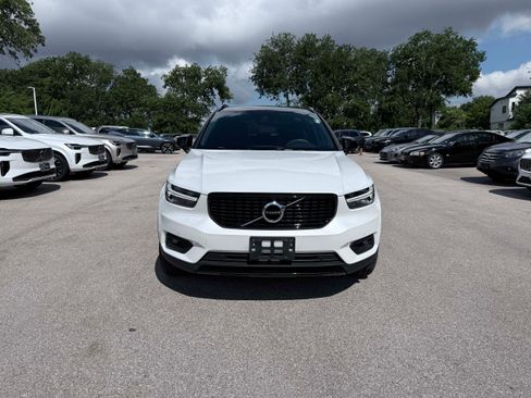 Used 2019 Volvo XC40 T4 R-Design FWD image 8