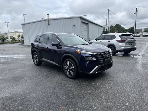 Used 2024 Nissan Rogue SL FWD image 3