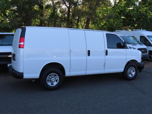 Used 2020 Chevrolet Express 2500 RWD image 20