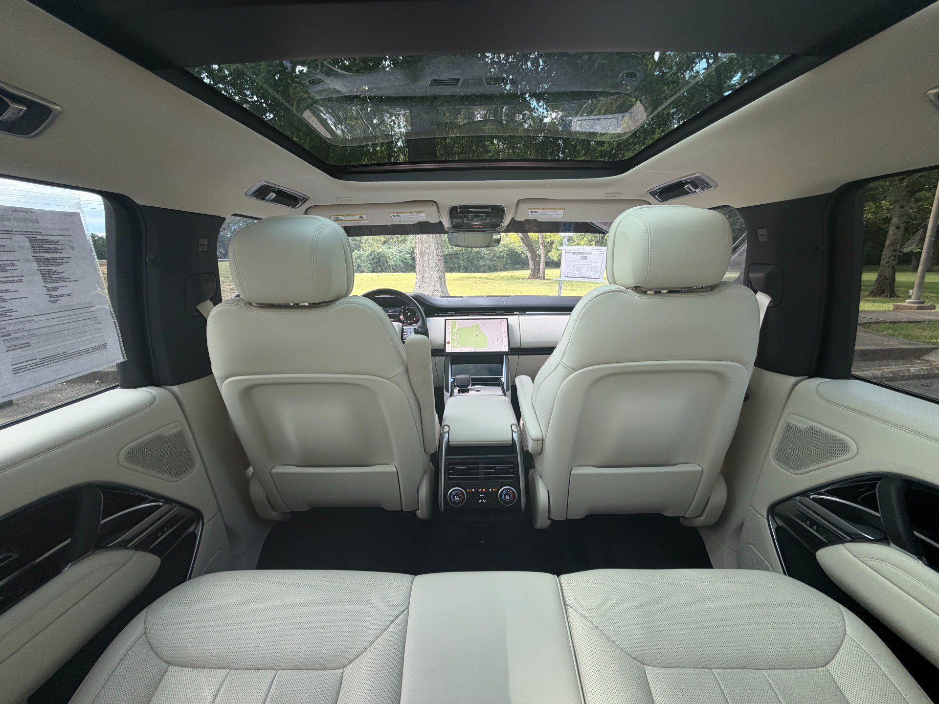 Used 2025 Land Rover Range Rover SE AWD/4WD image 33