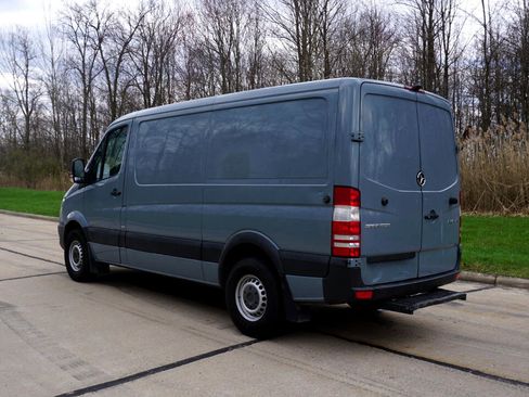 Used 2016 Mercedes-Benz Sprinter 2500 image 3