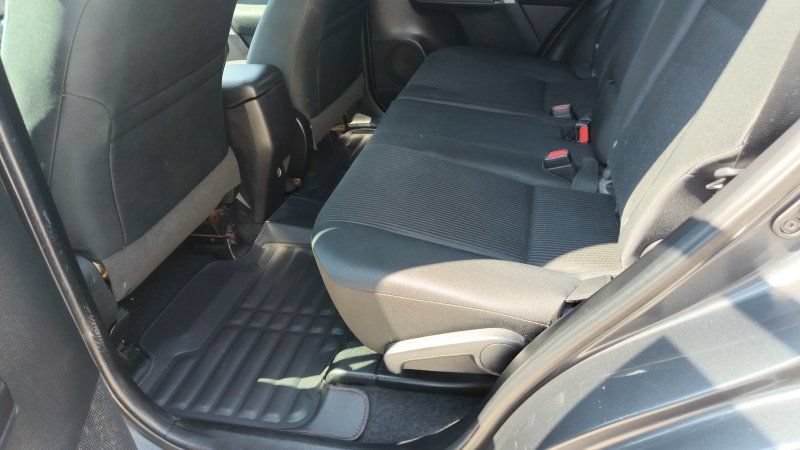 Used 2018 Toyota RAV4 LE FWD image 10