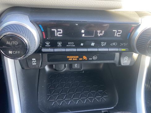 Used 2021 Toyota RAV4 XLE image 14