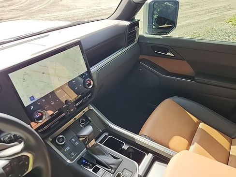 Used 2024 Lexus GX 550 w/ Accessory Package (2T) AWD/4WD image 8