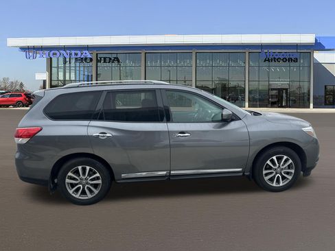 Used 2016 Nissan Pathfinder SL w/ SL Premium Package AWD/4WD image 5