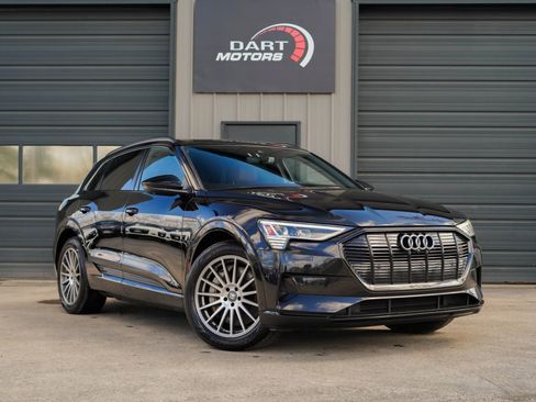 Used 2021 Audi e-tron Premium w/ Convenience Plus Package image 1