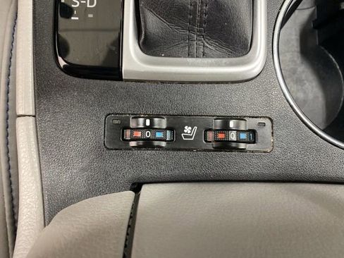 Used 2019 Toyota Highlander Limited Platinum AWD/4WD image 22