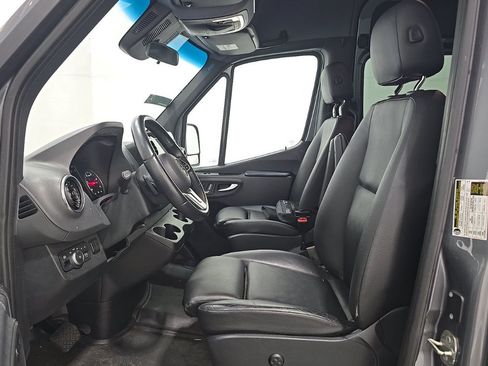 Used 2024 Mercedes-Benz Sprinter 2500 image 7