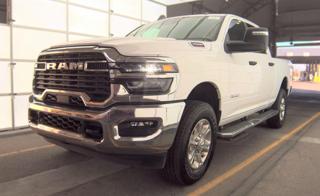 Used 2026 RAM 2500 Big Horn AWD/4WD image 2