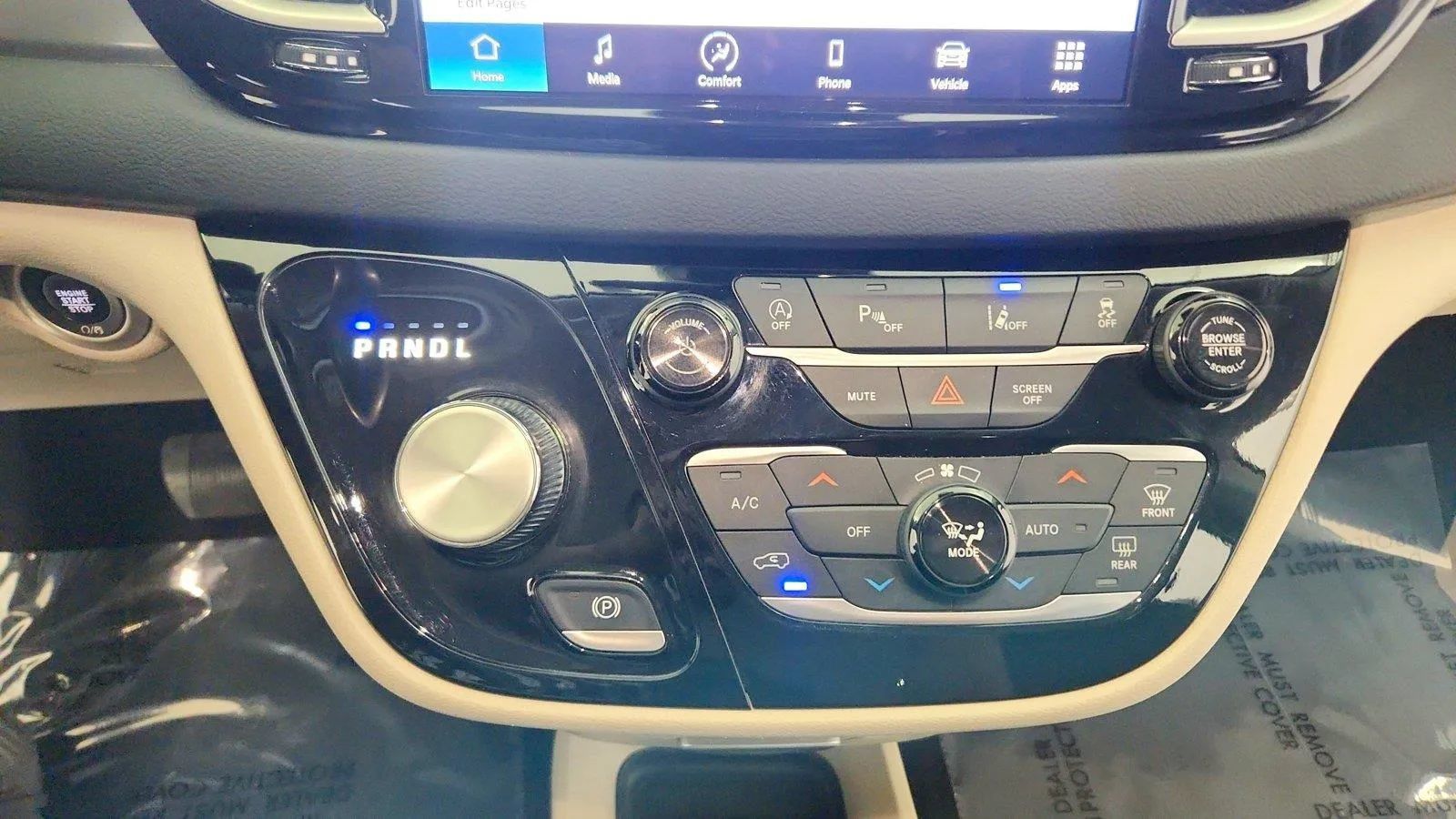Used 2023 Chrysler Pacifica Touring-L FWD image 18