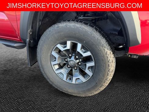 Used 2022 Toyota Tacoma TRD Off-Road w/ Technology Package AWD/4WD image 11