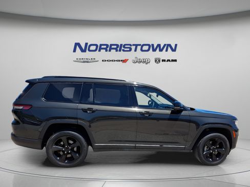 Certified 2023 Jeep Grand Cherokee L Limited w/ Black Appearance Package AWD/4WD image 7