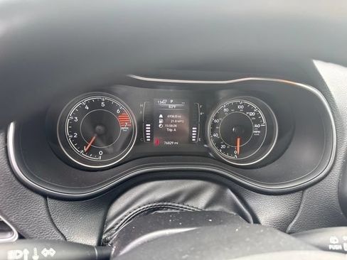 Used 2019 Jeep Cherokee Latitude Plus FWD image 17