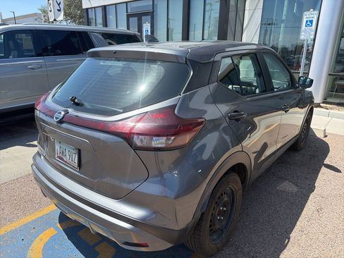 Used 2021 Nissan Kicks S FWD image 10