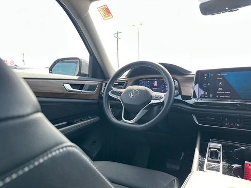 New 2025 Volkswagen Atlas SE image 15