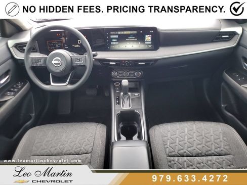 Used 2025 Nissan Kicks SV FWD image 10