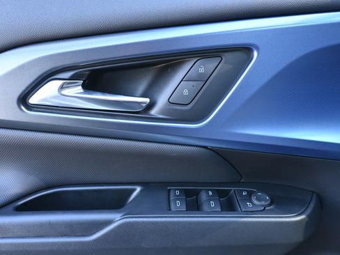 Used 2025 Chevrolet Equinox EV LT w/ Convenience Package image 15