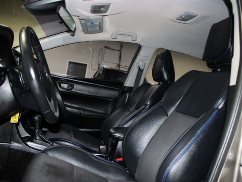 Used 2018 Toyota Corolla SE FWD image 21