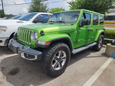 Used 2018 Jeep Wrangler Unlimited Sahara AWD/4WD image 2