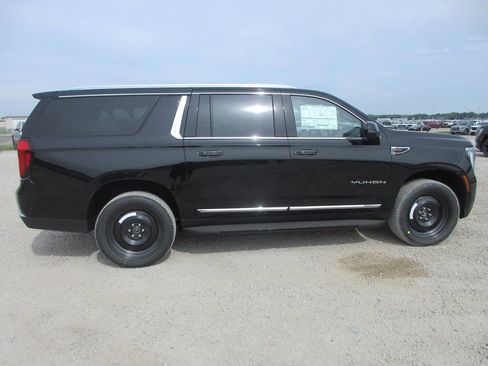 New 2026 GMC Yukon XL Elevation w/ Elevation Premium Package AWD/4WD image 3